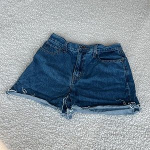 Levi’s shorts size 28